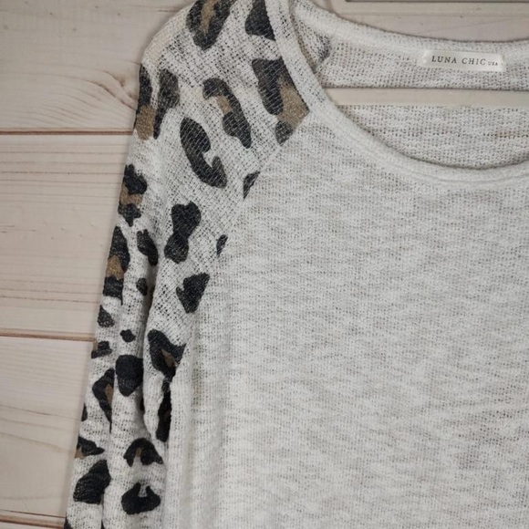 Luna Chic USA Sweater Woman’s Cream Lightweight Knit Leopard Long Sleeves - Picture 3 of 7